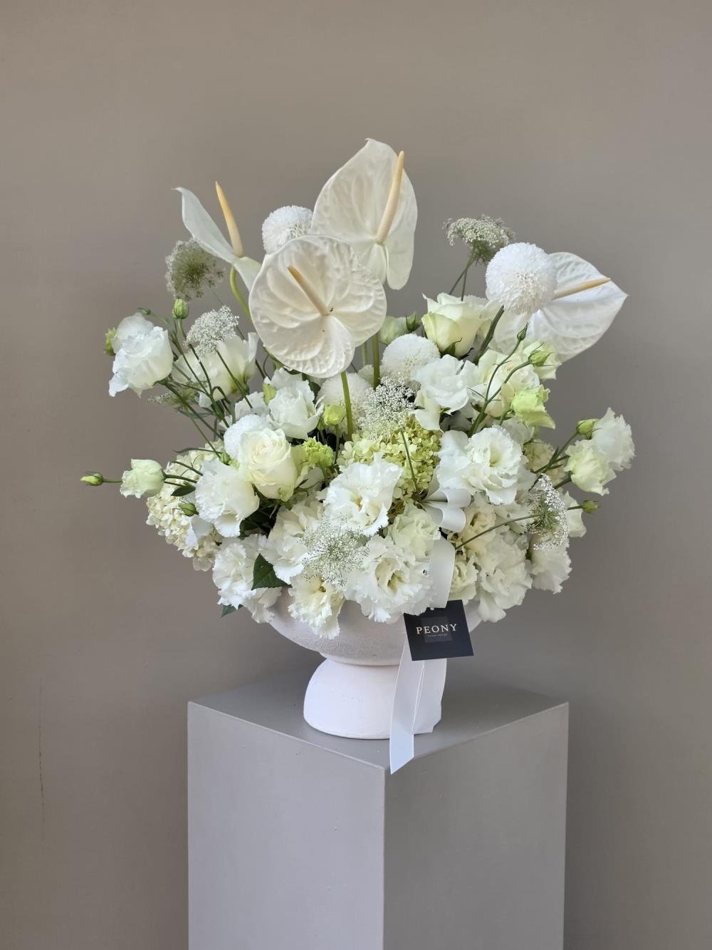 Noble White Arragement 